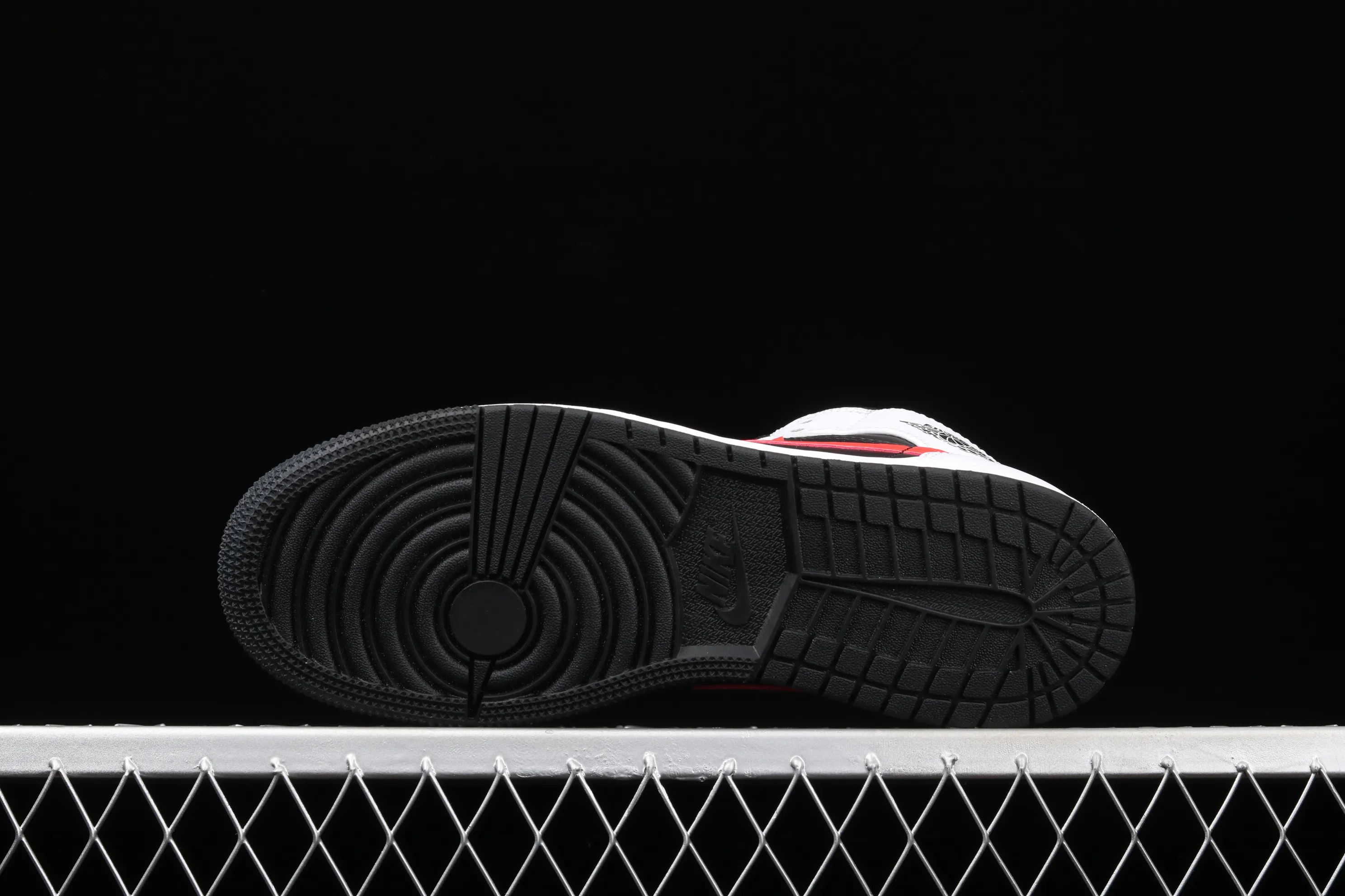 All categories Air Jordan Jordan series basketball shoes Air Jordan 1 Mid G version pure original Air Jordan 1 Mid AJ1 Joe 1 black and white red hook Zhongbang basketball shoes 554725-075